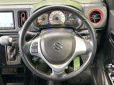 インテリアに合わせたデザインのステアリングは、運転される方のことも考え、運転しやすい形状、大きさです。是非一度、実際に触ってお確かめください。
