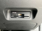 ETC2.0車載器付きです♪高速道路をスイスイと通過!で、キャシュレス!クルマは料金所をノンストップで通過することができます☆