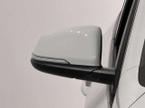 ドアミラーに内蔵されているフラッシャーは視認性も良く安全運転に一役買ってます。