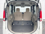 普段のお買い物や通勤、送迎等に十分な荷室スペースを確保しております。セカンドシートを倒すと、大きな荷物の積載も可能です♪