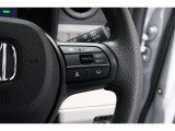 Hondaセンシングの機能のひとつ、アダプティブクルーズコントロール付!アクセルから足を離しても設定したスピードと前車との車間を保ち走行してくれます!車線維持もアシスト☆高速道路で疲労軽減ですね☆