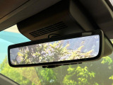 【デジタルインナーミラー】後席の大きな荷物や同乗者で後方が確認しづらい時でも安心!カメラが撮影した車両後方の映像をルームミラー内に表示。クリアな視界で状況の確認が可能です!