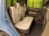 後部座席も気になるようなキズ・汚れやへたり等、大きなダメージはなく、良好な状態です。