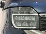 LEDヘッドライトは、点灯の瞬間から最大光量を発揮し、突然暗くなるトンネルなどでの安定感を高めます。