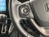 ステアリングにオーディオ操作スイッチが付いています。オーディオ画面に直接タッチしなくても操作が出来ますので、運転に集中できます。