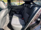 後席もきれいにクリーニングされています。足元のスペースもこれだけ広ければ一緒に乗っている人もゆったりお乗りいただけそうです。