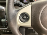 ステアリングにオーディオ操作スイッチが付いています。オーディオ画面に直接タッチしなくても操作が出来ますので、運転に集中できます。
