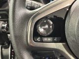 ステアリングにオーディオ操作スイッチが付いています。オーディオ画面に直接タッチしなくても操作が出来ますので、運転に集中できます。