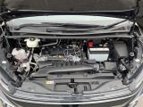 エンジンルームの画像です。店舗にて現車の確認もいただけますので、お電話で在庫のご確認の上是非ご来店くださいませ!!!ワクワクするクルマ選びをご提案します!