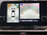 【アラウンドビューモニター】車を上から見下ろしているかのような映像で周囲の状況がひと目で確認、狭い駐車場に駐車するときも安心です♪