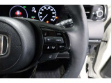 Hondaセンシングの機能のひとつ、アダプティブクルーズコントロール付!アクセルから足を離しても設定したスピードと前車との車間を保ち走行してくれます!車線維持もアシスト☆高速道路で疲労軽減ですね☆