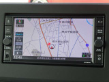 【ナビ】メモリーナビ(MJ120D-W)付きです。目的地を設定すれば初めての場所でも簡単に行くことができます。もちろん音楽だって聴けちゃいます♪