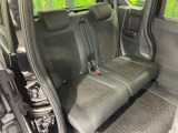後部座席も気になるようなキズ・汚れやへたり等、大きなダメージはなく、良好な状態です。