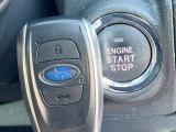 【アクセスキー&プッシュスタート】カバンやポケットに入れたままでもドアの施錠・解錠が可能なスマートキーを装備。エンジンのオン・オフ時もカギを取り出す必要が無く、ボタンをプッシュするだけでOK♪