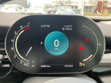 MINI NEXT2年間走行距離無制限保証、安心もMINIクオリティ。MINIを熟知したメカニックによる100項目の納車前点検。交換基準に達した部品があれば、MINI純正部品だけを使用し整備した後にお引渡しします。
