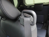 後席アシストグリップは、お年寄りの方が乗車される時に特に喜ばれる装備です。