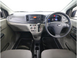 ■視界良好で運転しやすいコックピットです。シンプルで操作性の良いインパネ回りにデザインされ、SUBARUは安全性能に徹底的にまでこだわった視界設計を行っています。