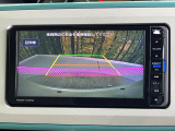 【バックカメラ】駐車時に後方がリアルタイム映像で確認できます。大型商業施設や立体駐車場での駐車時や、夜間のバック時に大活躍!運転スキルに関わらず、今や必須となった装備のひとつです!