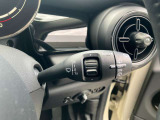 オリジナルサービスもついたMINI自動車保険も取り扱っております。MINI自動車保険にご加入いただくと、万一のトラブルを24時間365日サポートするエマージェンシー・サービスの〈プレミアム〉をご利用いただけます。