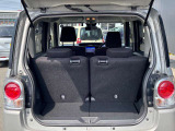 後部座席に座れる状態でも荷室はこれだけの広さがあるのでお出かけやお買い物にも重宝します。ついつい買い物しすぎても安心ですね♪