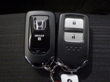 スマートキー付!キーを取り出さなくてもドアロックの施錠・開錠、エンジンの始動が出来ます!雨の日や荷物の多い日にとても便利ですね♪