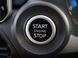 【プッシュスタート】キーが車内にあれば、エンジンの始動・停止はブレーキを踏んでスイッチを押すだけ!キーを取り出す手間を省き、ワンプッシュで操作するので簡単でスムーズ!