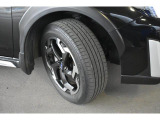 タイヤサイズは225/55R18です