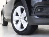 5スポーク7.5J&times;18インチシルバーアルミホイール。衝突回避・被害軽減ブレーキシステムやパイロット・アシストなど、数多くの先進安全・運転支援機能を標準装備。