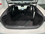 リアシートを倒すと、ラゲッジスペースを広くお使いいただけます!