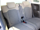 2列目シートも足元はゆったりしており快適にお座り頂けます!チャイルドシートの取り付けにも対応しており、後部座席にお乗りの方も楽しく広々と使用できます!!