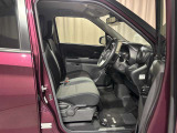 【フロントシート】足元ゆったり快適です♪