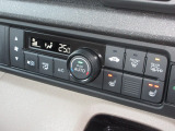 エアコンはオートエアコンでお好みの温度調整が出来、オールシーズン快適にドライブできます!さらに、運転席&助手席シートヒーターが付いてます。2段階に温度設定が可能です。