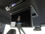 トヨタ純正14型後席ディスプレイを装備しております。