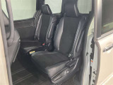 広々とした後部座席を実際に座って体感してみてください♪気になるような汚れやへたり等、大きなダメージはなく、良好な状態です♪