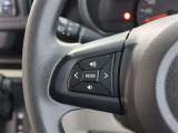 ステアリングスイッチ付き。前方から目を離すことなく操作することが可能です。