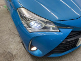 【LEDヘッドライト】悪天候や夜間走行時も良好な視界を確保し安心して運転できる高輝度LEDヘッドライトを装備!点灯速度が早く、消費電力も抑えられています。
