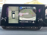 【アラウンドビューモニター】周囲を見渡せる映像で、スムースな駐車をサポートします