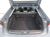 開口部の広いラゲージスペースは、ゴルフバックなどの荷物もラクラク積み込めます。