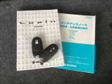 メンテナンスノート【整備記録簿】、取説も揃っています。スマートキーはバッグなどにしまったままボタン操作でエンジンの始動・停止ができて大変便利です。