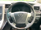 インテリアに合わせたデザインのステアリングは、運転される方のことも考え、運転しやすい形状、大きさです。是非一度、実際に触ってお確かめください。