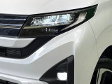 【LEDヘッドライト】悪天候や夜間走行時も良好な視界を確保し安心して運転できる高輝度LEDヘッドライトを装備!点灯速度が早く、消費電力も抑えられています。