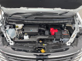 エンジンルームの画像です。店舗にて現車の確認もいただけますので、お電話で在庫のご確認の上是非ご来店くださいませ!!!ワクワクするクルマ選びをご提案します!