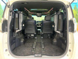 後席を格納すると、これだけの広さが!シーンに合わせたシートアレンジで、大きな荷物も積むことが出来ます♪