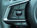 ■オーディオやナビゲーションを操作する為のリモコン装備。各種スイッチが集約されており、走行中でもハンドルから手を放さずに安全に操作できますので、事故防止に繋がります。