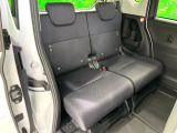 後部座席も気になるようなキズ・汚れやへたり等、大きなダメージはなく、良好な状態です。