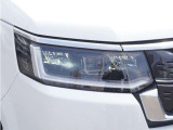 【ヘッドライト】省電力で長寿命の明るく運転しやすいLEDヘッドランプです。明るく照らすので暗い夜道からお客様を守ってくれます。