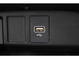USBジャックも装備されているので、スマートフォンなどの充電もラクラクですね♪