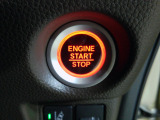 自然に手が届き、操作性の良い赤いボタンでエンジンスタート!!