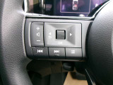 ハンドルスイッチで車両設定・オーディオの選曲や音量調整などが出来、安全性もアップ。