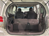 リアシートを倒すと、ラゲッジスペースを広くお使いいただけます!